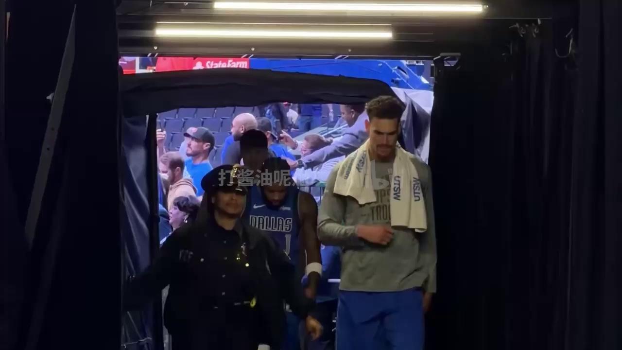 九游网页版入口-关于达拉斯独行侠发布备战花絮；赛前造点机会；NBA季后赛任务艰巨；轮换策略成焦点的信息