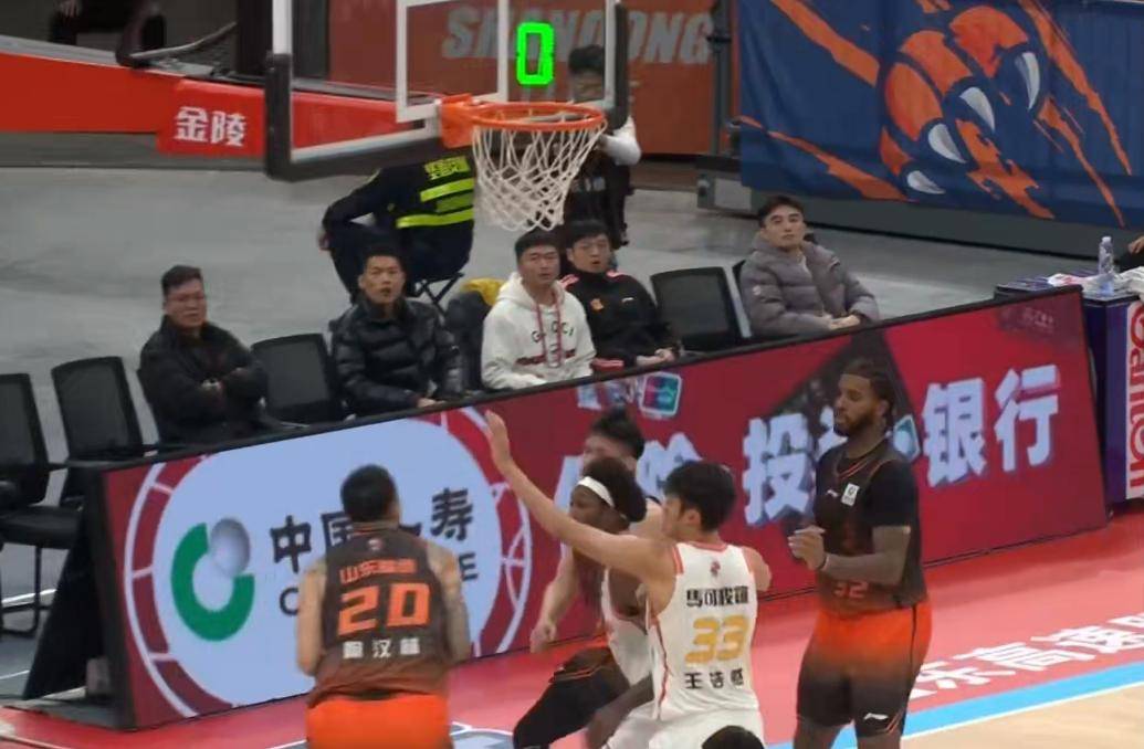 九游体育app官方下载-赛地聚焦：CBA常规赛国际比赛日热度飙升；山东男篮强势反弹；管理层满意；身体对抗强度拉满的简单介绍